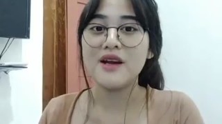 Live Acha Pentil Susu Terlihat Jelas