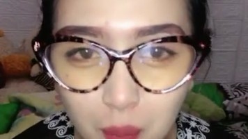 Mama Muda Berkacamata Remas Toket Mengkal Bling2