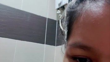 Mbak Tiwi Kobel Memek Live Udah Tengah Malam Nih